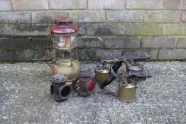 Collection of oil lamps, the lamp manufacturing co signal lamp (qty)