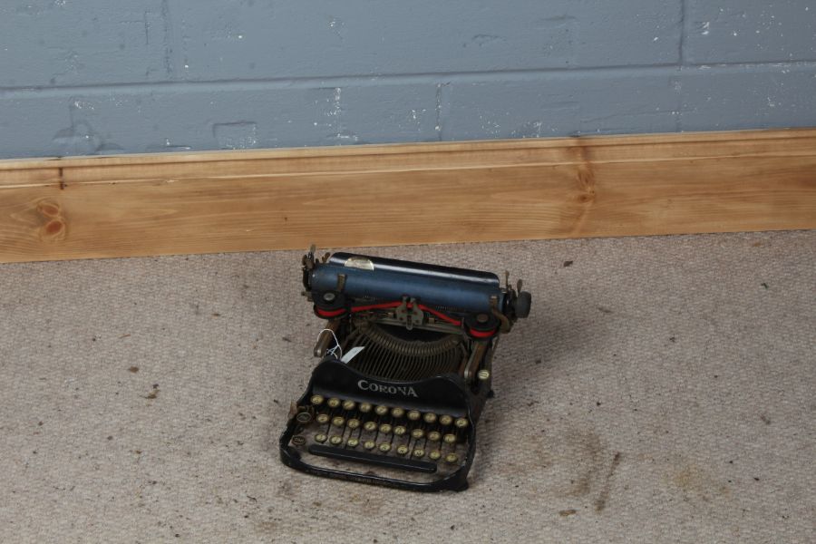 Corona folding typewriter, No. 240992