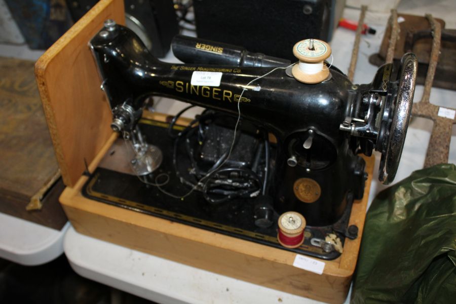 Singer electric sewing machine, with dust cover