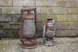 Two hurricane lamps, Bee No. 75, Chalwin (2)