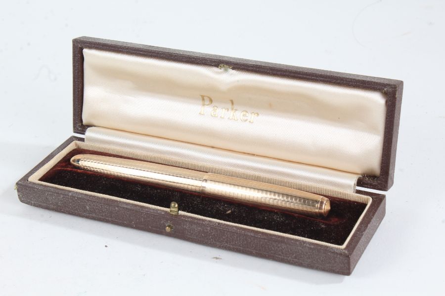 Parker 9 carat gold cased fountain pen, with engine turned decoration and initialled C.A.M, with