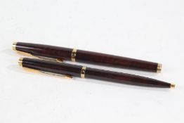 Parker fountain pen, with wood effect body, and matching ballpoint pen (2)