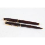 Parker fountain pen, with wood effect body, and matching ballpoint pen (2)