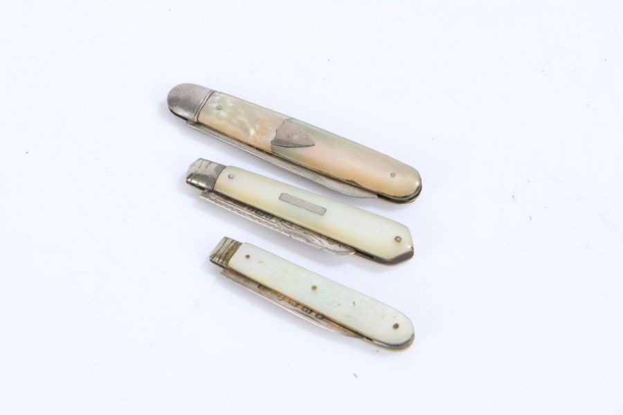 Three silver bladed mother-of-pearl handled fruit knives, Sheffield 1910, Sheffield 1923, Birmingham