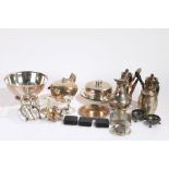 Silver plated ware, to include two chocolate pots, toast rack, chamber stick, snuffer and tray, bowl