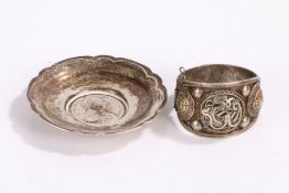 Indian white metal dish set with a Maria Theresia restruck coin 1780, 10.5cm diameter, white metal