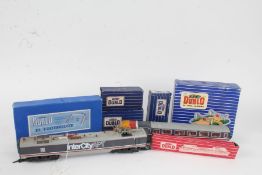Collection of Hornby Dublo, including D1 Level Crossing, D1 Footbridge, 4605 40 Ton Bogie Well