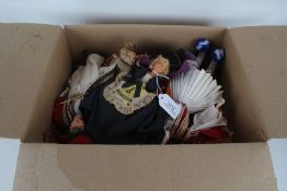 Collection of dolls in world costumes (qty)