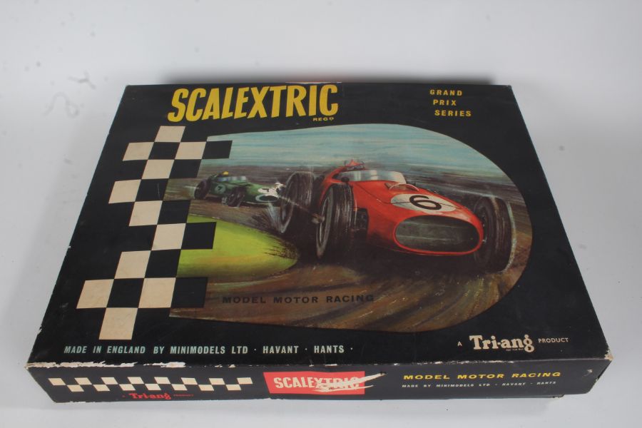 Triang Scalextric Grand Prix Series racing set, housed in original box with a Lotus car