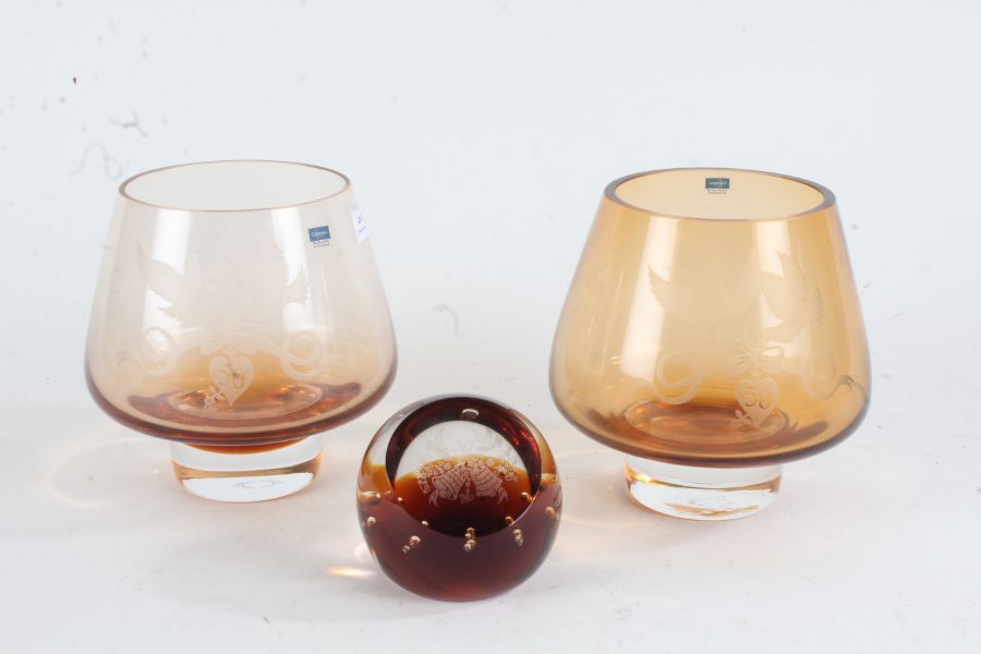 Pair of Caithness amber glass bowls, decorated with with doves, with matching bubble glass