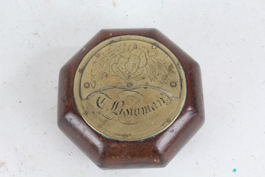 Scottish table snuff box, the brass lid with depiction of a Scotsman blowing bagpipes above the name