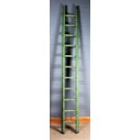 Green painted extending wooden ladder, 273cm long not extended