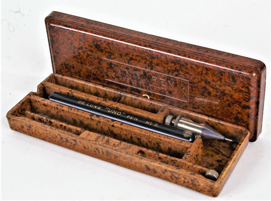 De Luxe 'Uno' pen, No.2, housed within a bakelite box