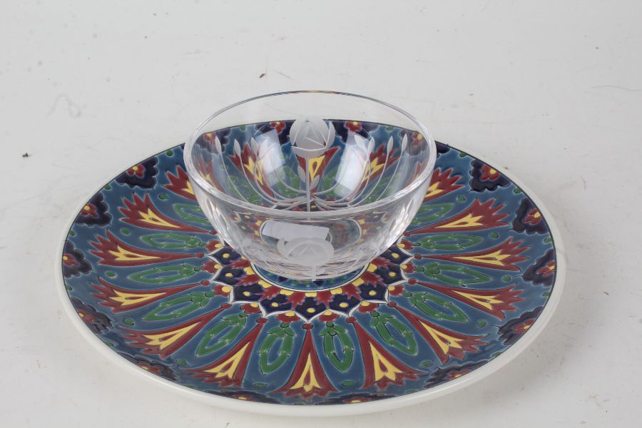 Greek Nassos plate, with a brightly coloured Art Nouveau design, 24cm diameter, together with a - Bild 2 aus 2