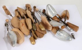 Collection of shoe trees of various sizes some are wooden other are metal (Qty)