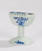 Rare 18th Century Lowestoft porcelain eyebath, circa 1765, the naivete form bowl decorated with a