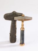 Fine late 18th Century agate and gold traveling corkscrew, the domed gold top above the agate