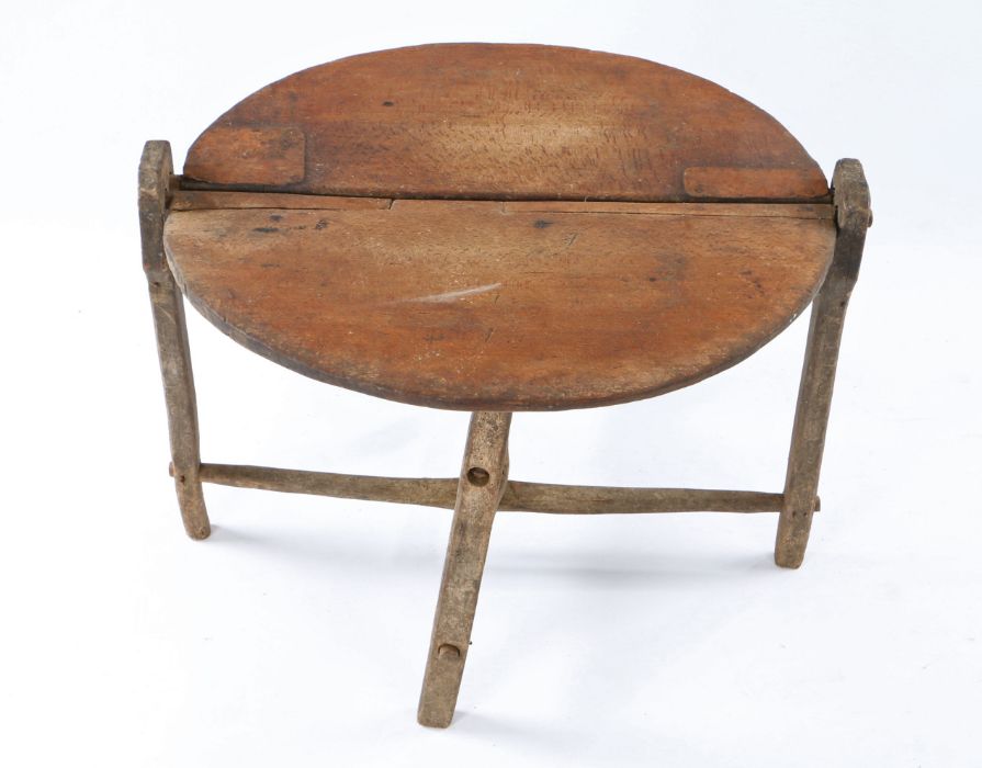 French 19th Century folding Vendange (wine) or coaching table, of small proportions, the circular - Image 2 of 2