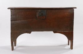 George III six plank oak coffer, with steel lockplate, raised on arched supports, 96cm wide, 37cm