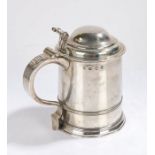 George I silver lidded tankard, London 1725, maker Edward Vincent, the domed lid with assay marks to