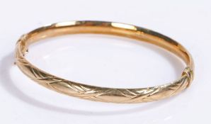 9 carat gold bangle with a cross pattern to the rim, gross weight 6.3 grams