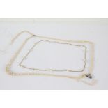 Simulated pearl necklace with a yellow metal chain together with another necklace (2)