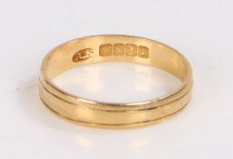 18 carat gold wedding band, ring size N gross weight 2.4 grams