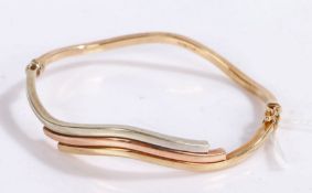 9 carat gold bangle, consisting of three coulourings, gross weight 6.0 grams