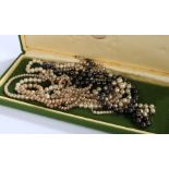 Collection of pearl necklaces (6)