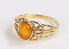 9ct gold amber set ring, ring size Q gross weight 1.8 grams
