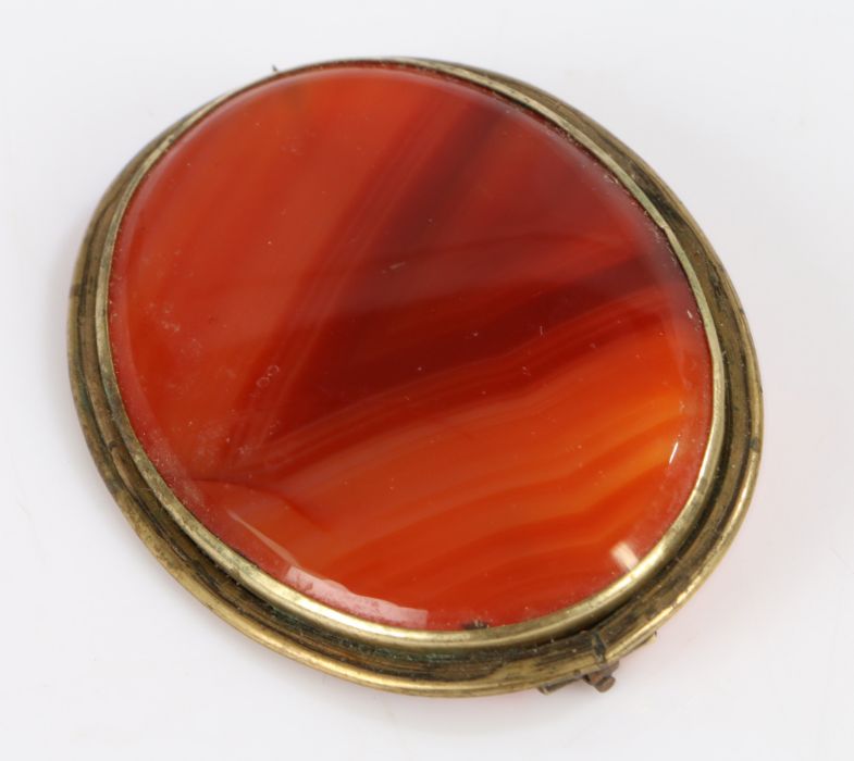 Agate brooch with a brass surround 5.5cm long