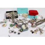 Collection of costume jewellery and jewellery boxes (Qty)
