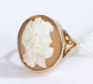 9 carat gold cameo ring depicting a neoclassical man, ring size M gross weight 3.1 grams