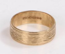 9 carat gold ring with a bark effect to the outside, ring size S gross weight 4.4 grams