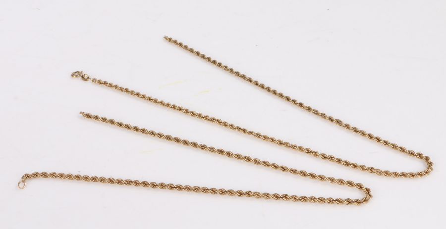 9 carat gold rope twist effect necklace (broken into two pieces), 4.1 grams