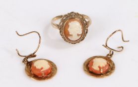 9 carat gold cameo ring and pair of matching earrings, 4.4 grams