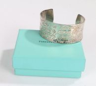 Tiffany & Co sterling silver bracelet with "New York" inscribed onto the front, dated 2005 gross