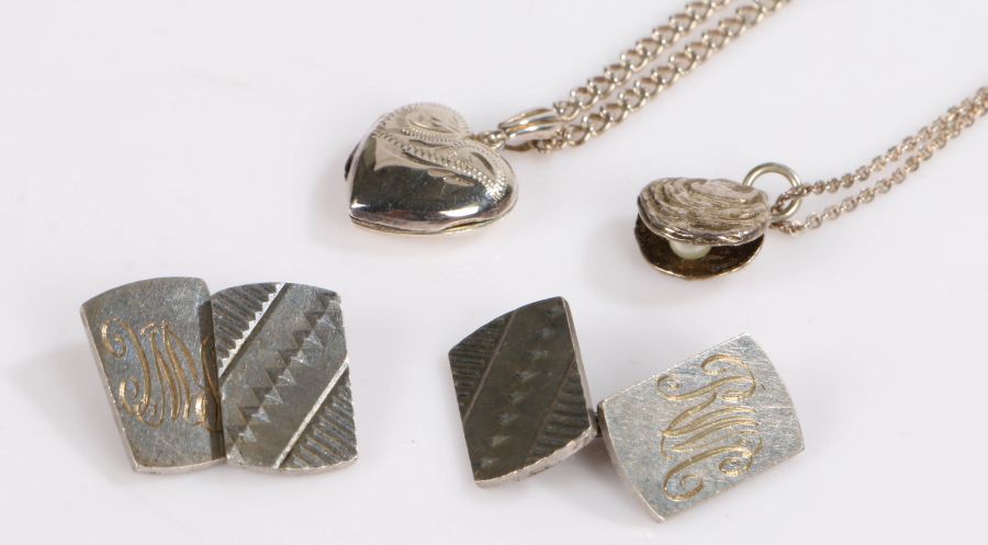 Two silver necklaces together with a pair of silver cuff links, gross weight 23.1 grams  (4)