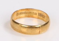 18 carat gold wedding band, ring size O gross weight 3.6 grams