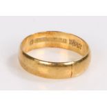 18 carat gold wedding band, ring size O gross weight 3.6 grams