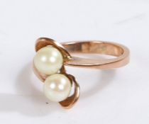 14 carat gold ring set with two pearls, ring size N 1/2. 4.1 grams
