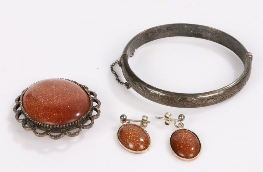 Silver bangle, brooch and similar earrings (4)