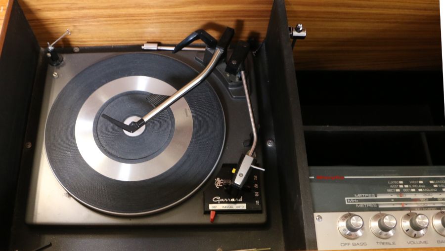 Murphy type A894 SR Radiogram with fitted Garrard 3000 Turntable, 120cm wide. - Image 2 of 2