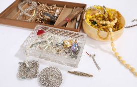 Collection of costume jewellery to include beaded necklaces and various other necklaces (Qty)