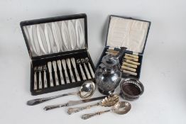 Silver plated ware, to include cased sets of fish knives and forks, silver handled cake knife,