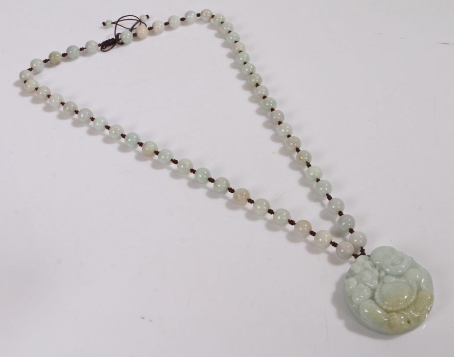 Jade bead necklace with carved pendant depicting buddha, 66cm long - Image 2 of 2