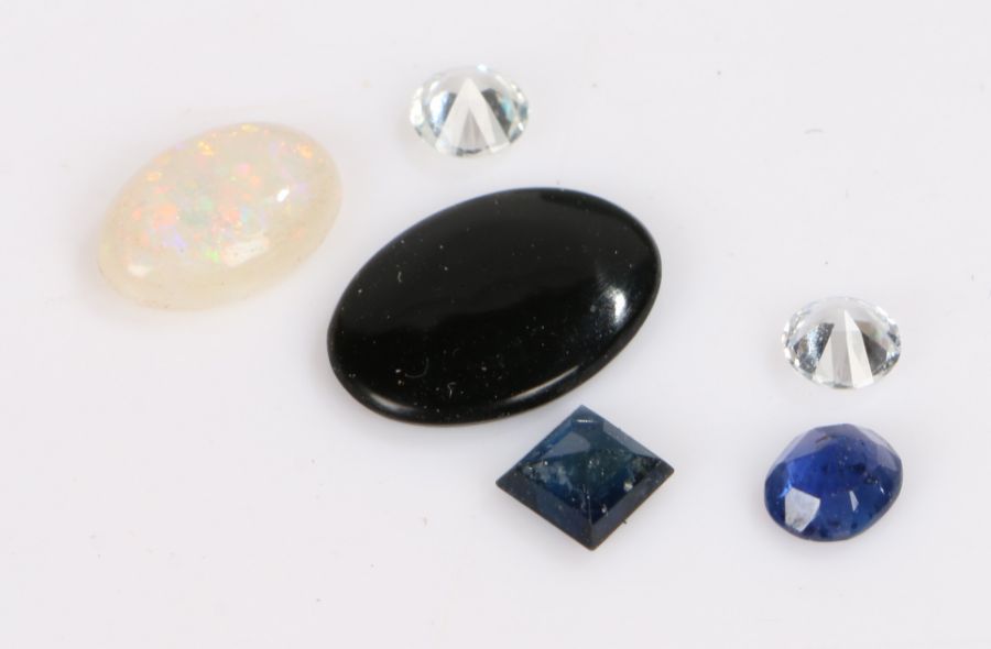 Collection of stones, one opal 10mm together with other glass stones (7)