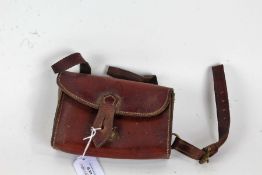 20th Century leather cartridge pouch, with green baize lining, 15cm wide