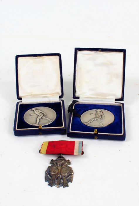 Shooting, a white metal shooting medal, in the form of crossed guns on an anchor (unmarked), hung