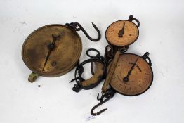 Five various brass scales, to include two salter balance exmaples (5)